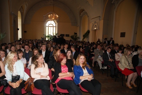 Ostatni dzwonek dla 12 tysięcy uczni&oacute;w legnickich szk&oacute;ł.  Jutro wakacje!